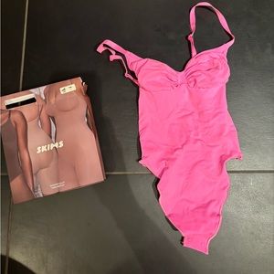 Skims seamless sculpt thing bodysuit